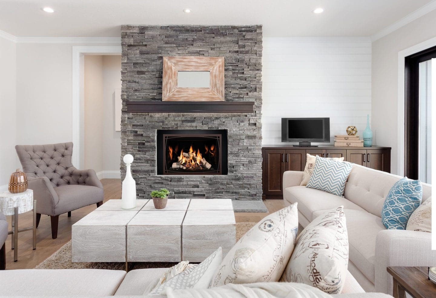Stock Image - Mendota - FV44i FireIn Fireplace Insert Mendota - Builders Materials